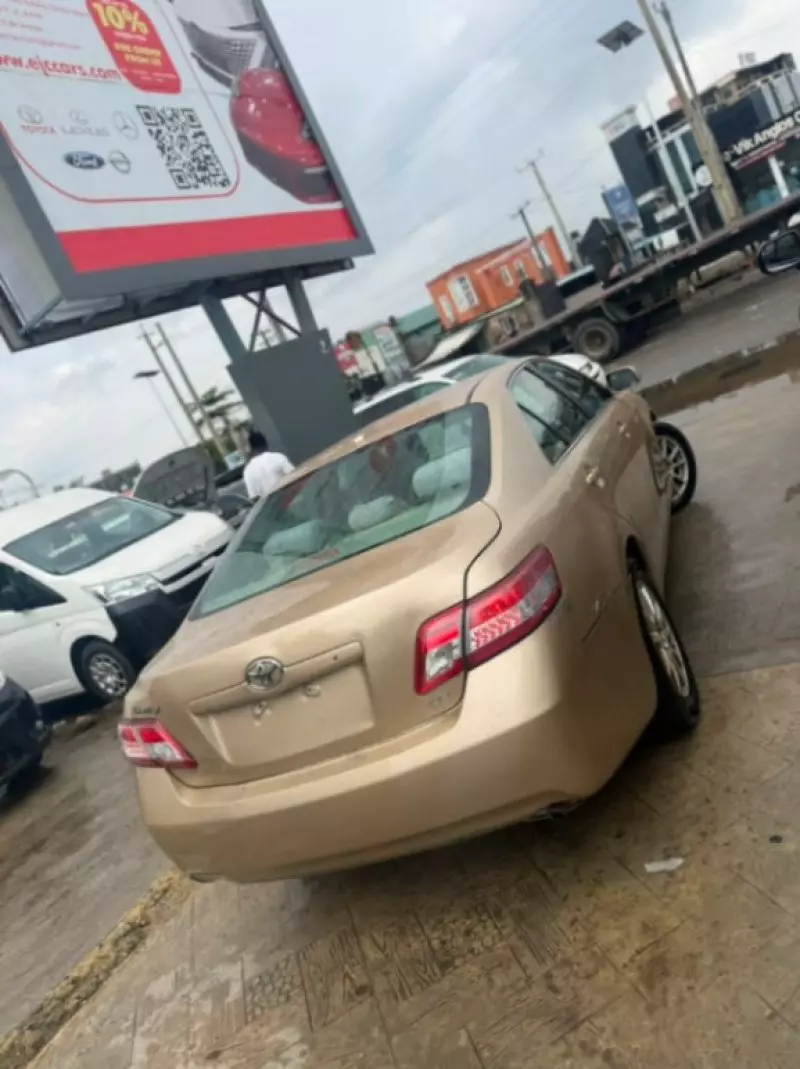 TOYOTA Camry   - 2011
