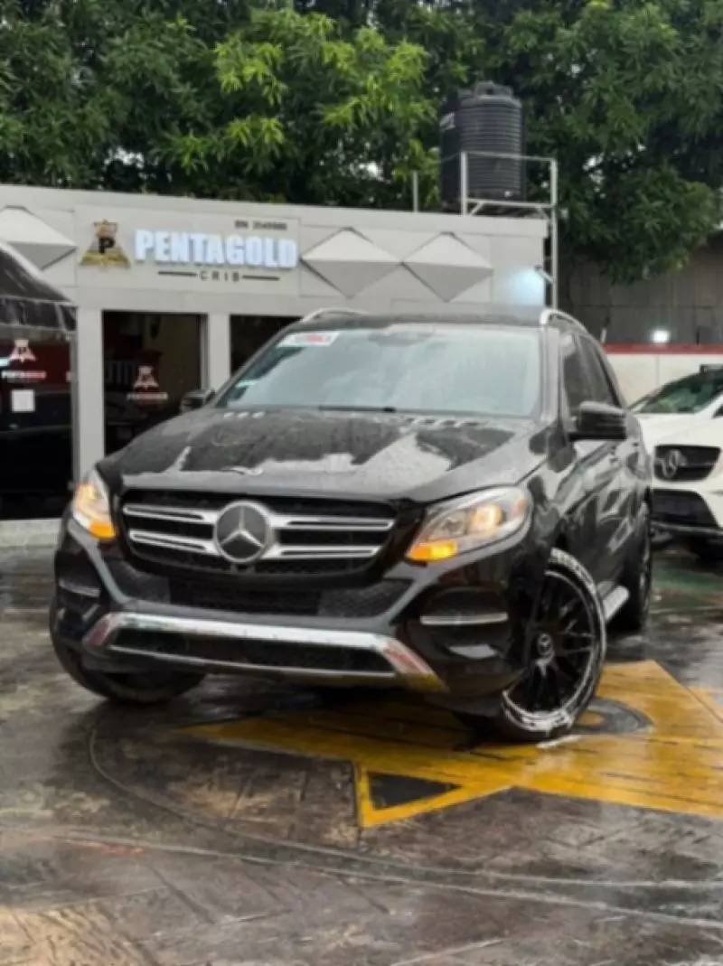 Mercedes-Benz GLE-Class   - 2017