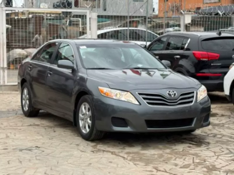 Toyota Camry   - 2011