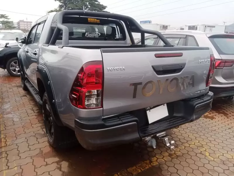 Toyota Hilux   - 2019