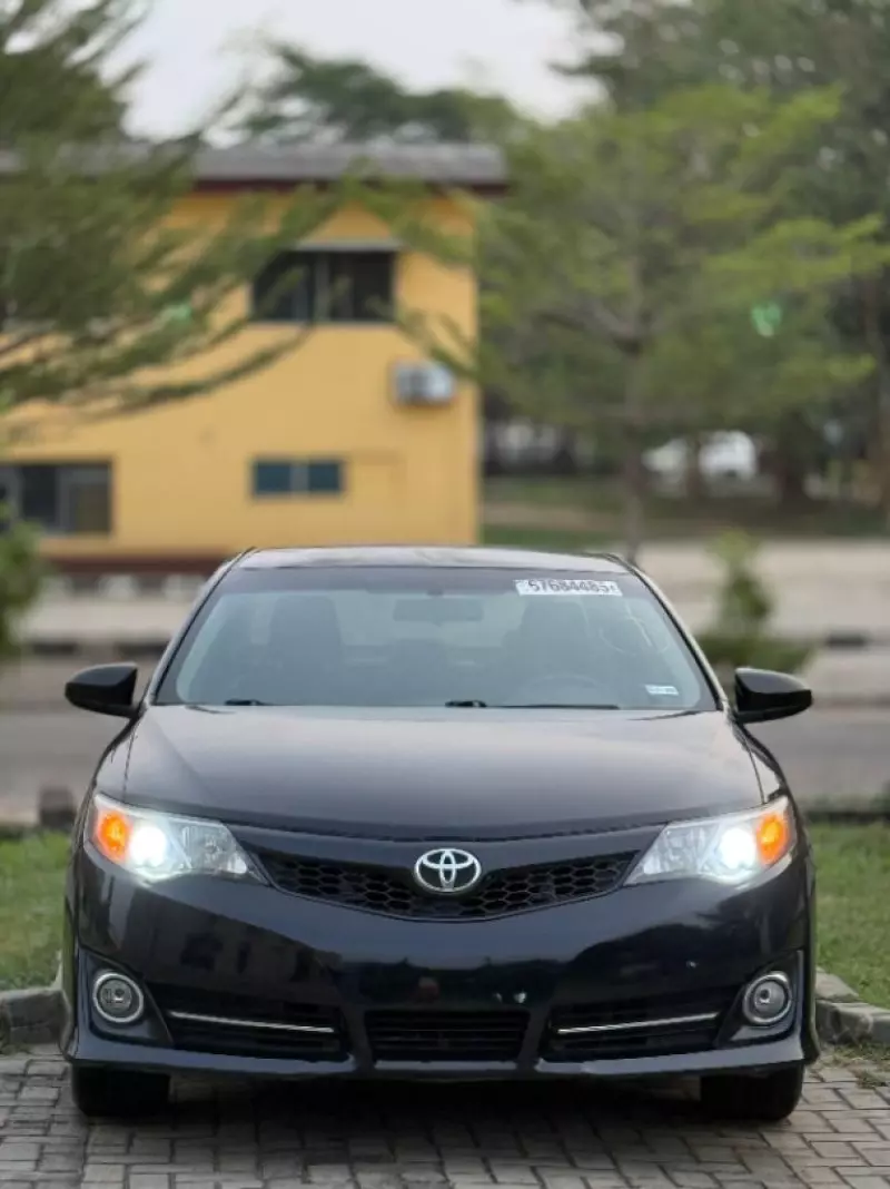 Toyota Camry   - 2013
