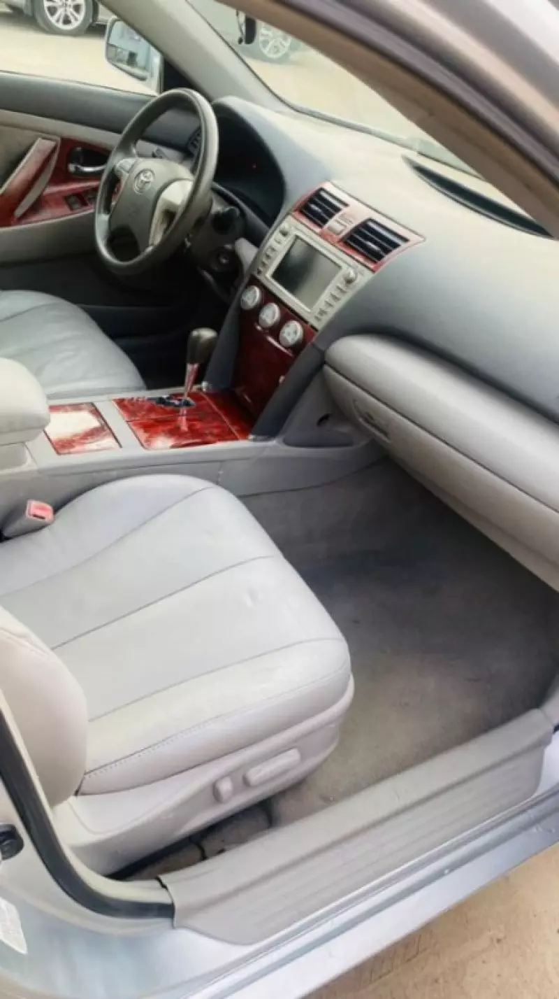 Toyota Camry   - 2011