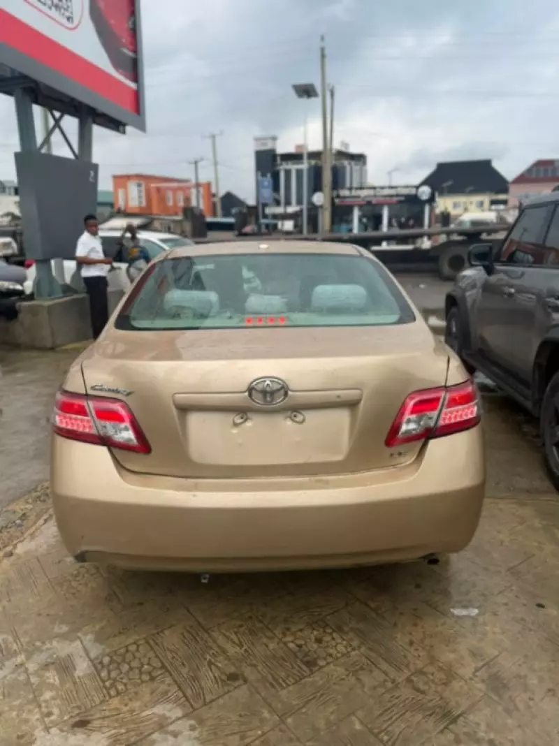 TOYOTA Camry   - 2011