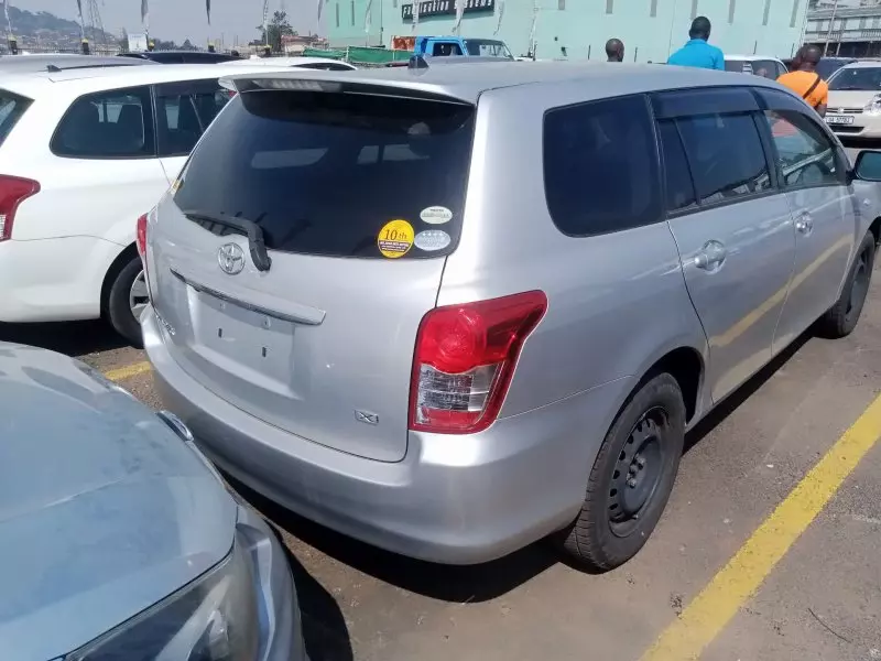 Toyota Fielder    - 2012