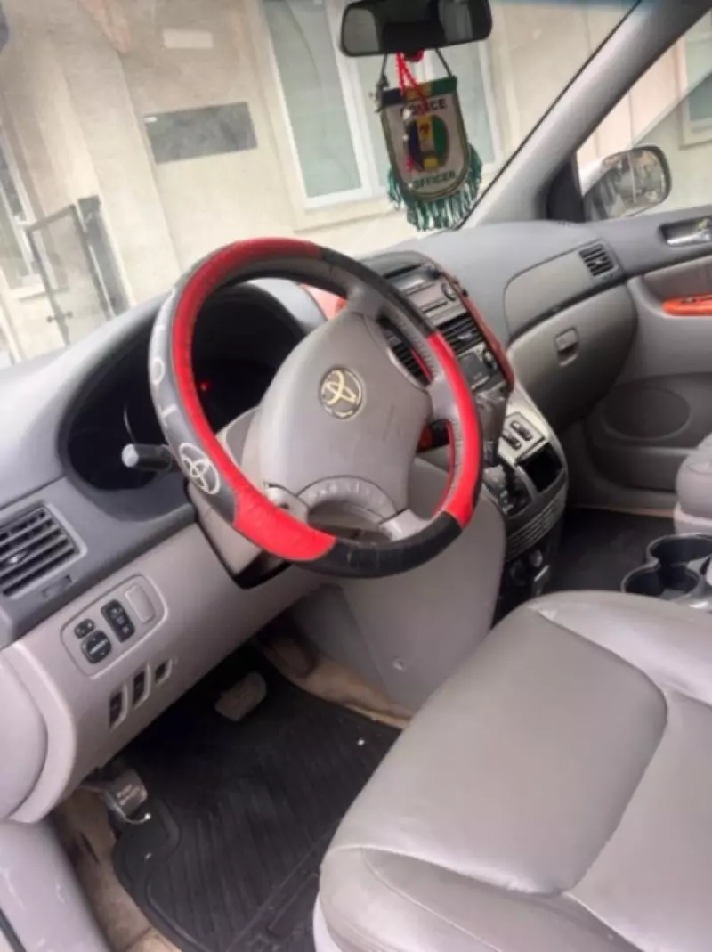 Toyota Sienna   - 2007