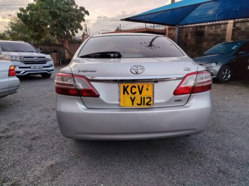 Toyota Premio    - 2012