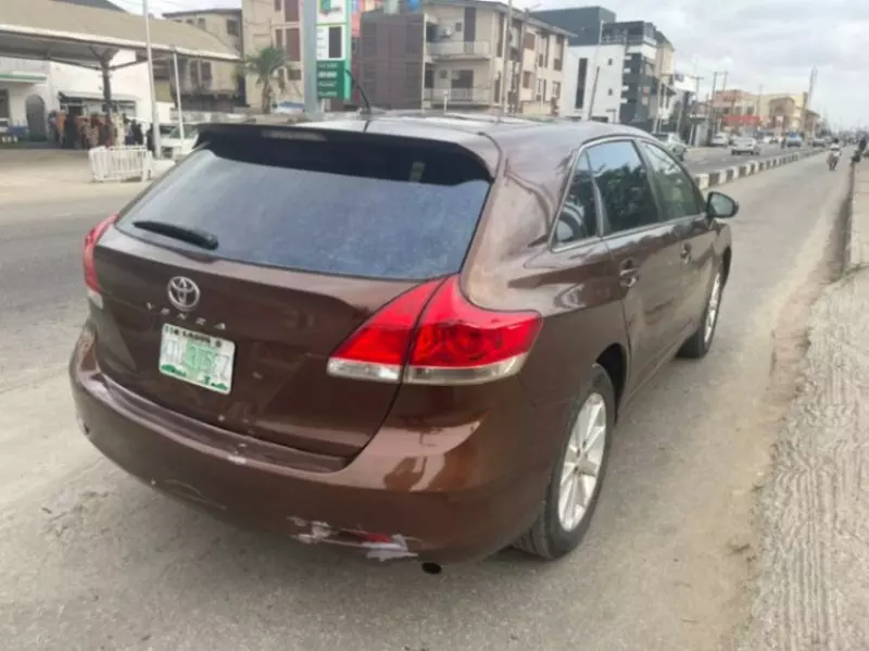 Toyota Venza   - 2012