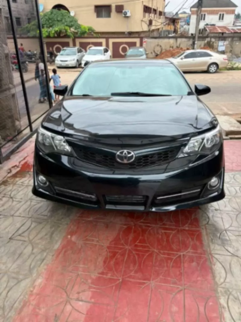 Toyota Camry   - 2012