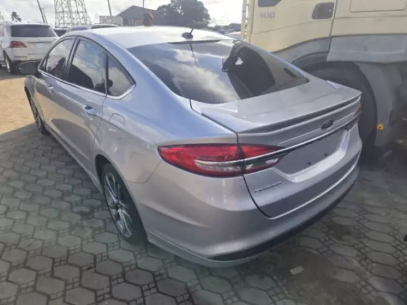 Ford Fusion   - 2017