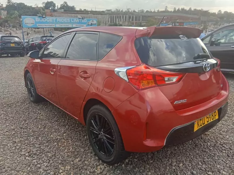 Toyota Auris   - 2012