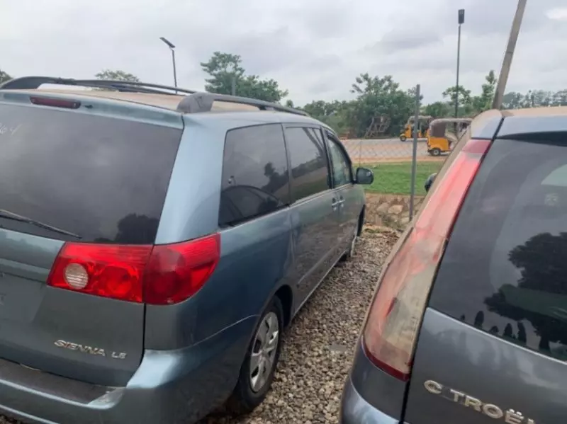 Toyota Sienna   - 2006