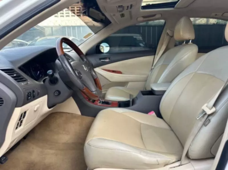 Lexus ES - 2011