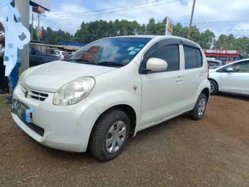 Toyota Passo   - 2011