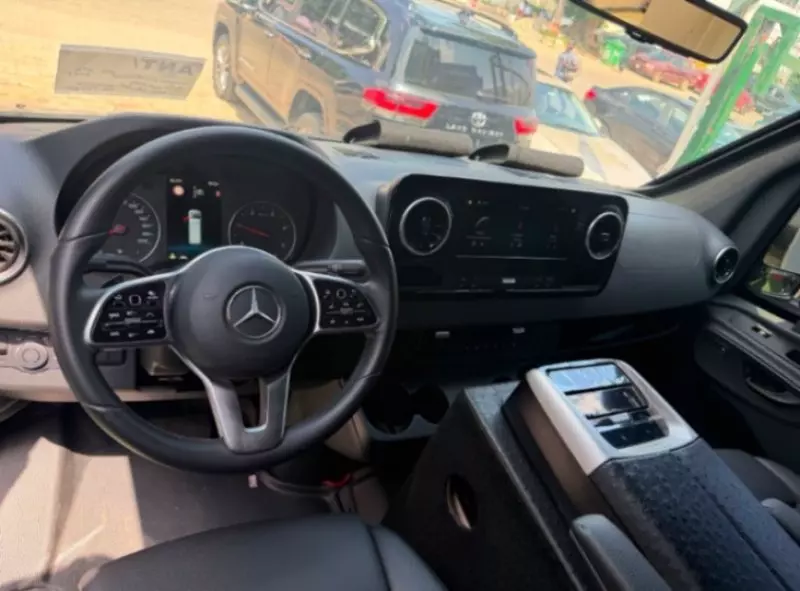 Mercedes-Benz Sprinter   - 2025