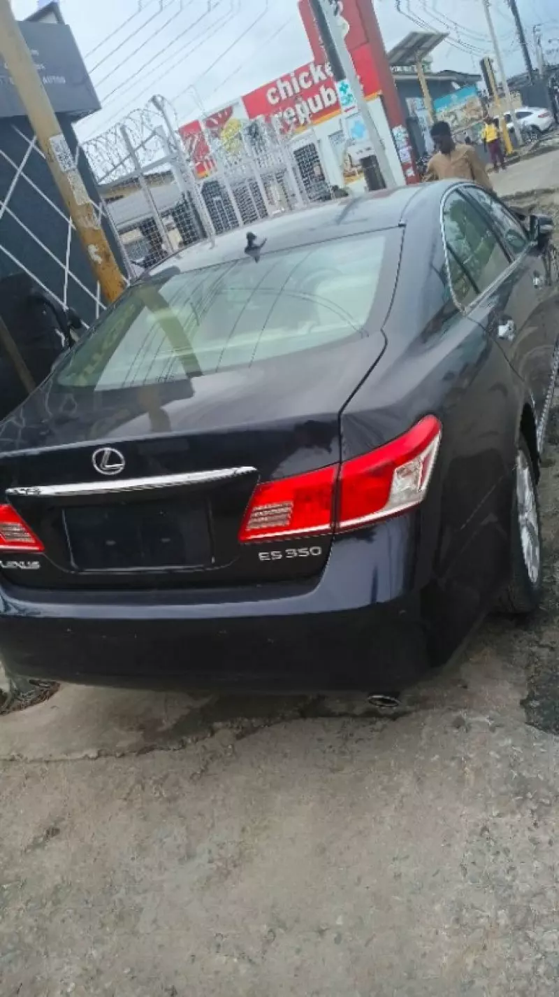 Lexus ES   - 2010