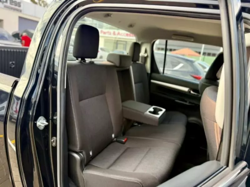 Toyota Hilux   - 2021