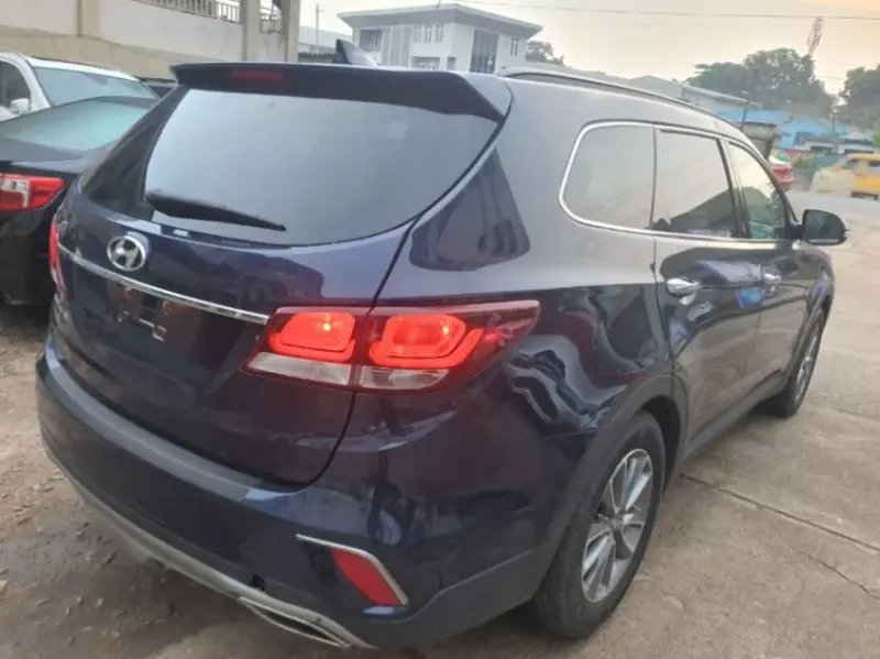 Hyundai Santa Fe   - 2017