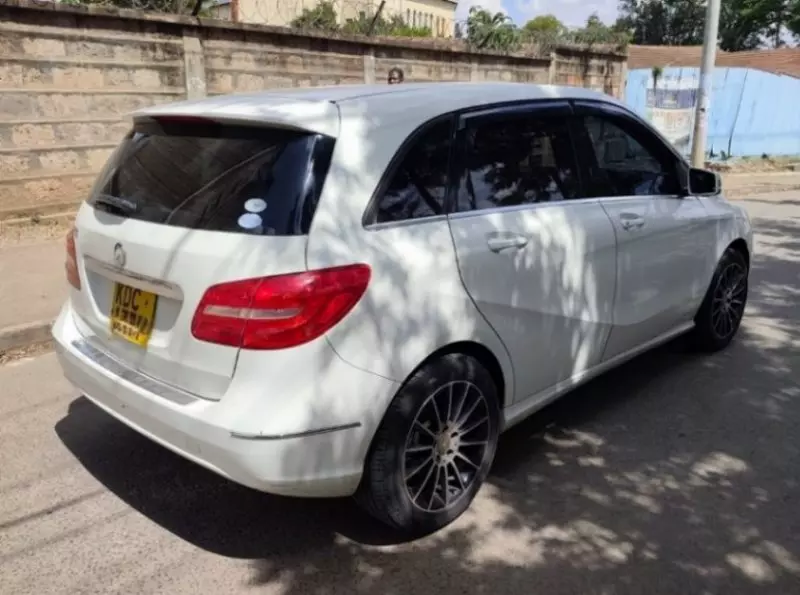 Mercedes-Benz B 180   - 2014