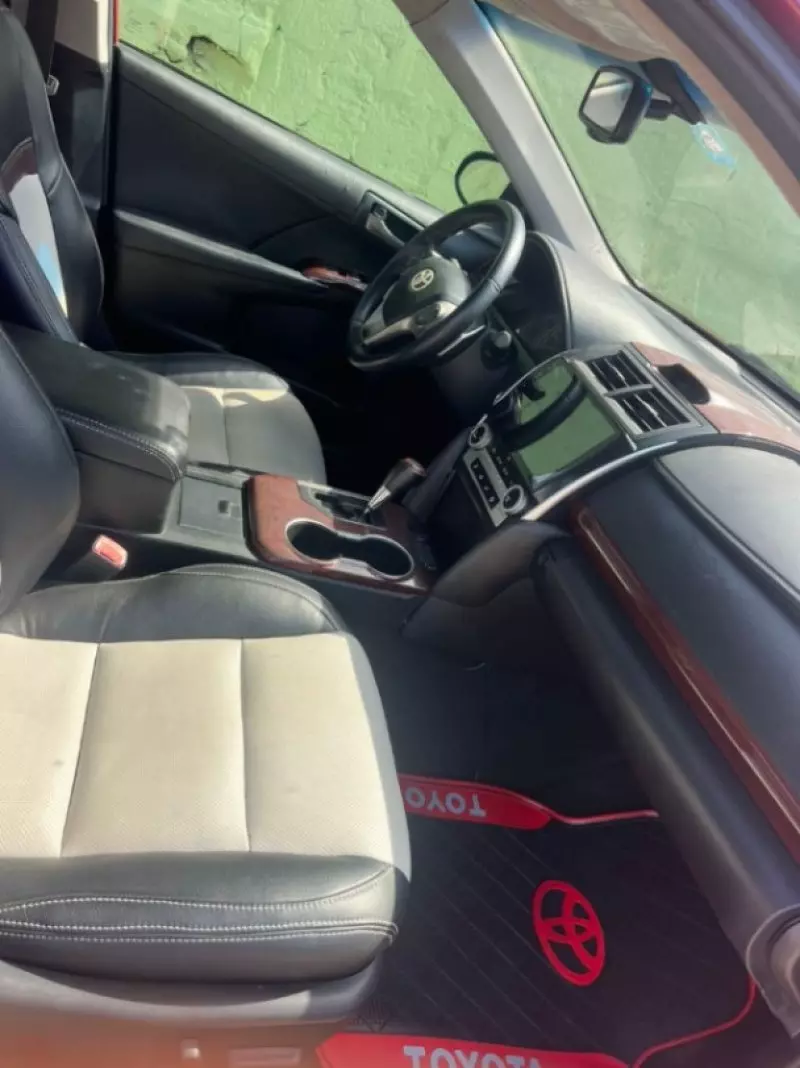 Toyota Camry   - 2012
