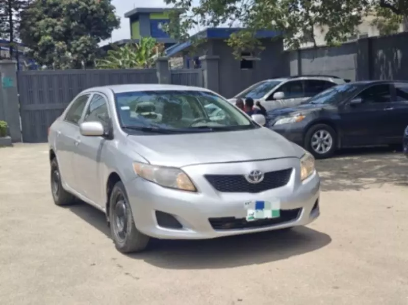 TOYOTA Corolla   - 2010