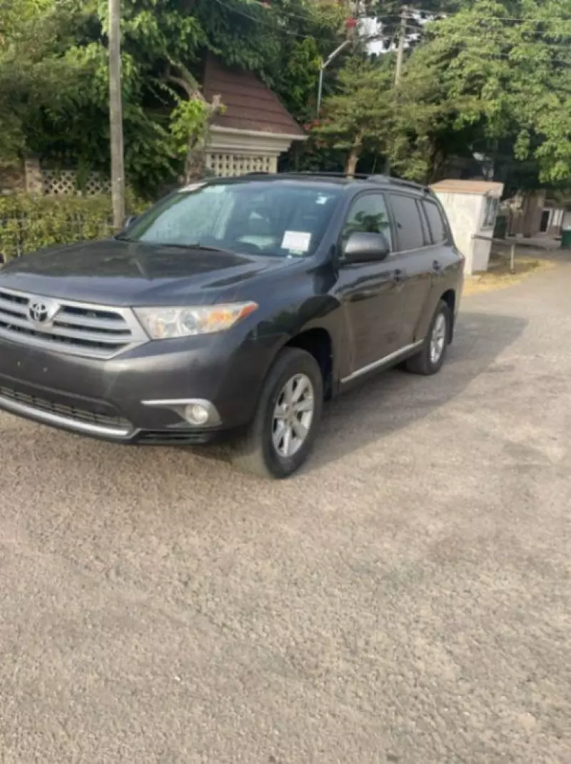 Toyota Highlander   - 2013