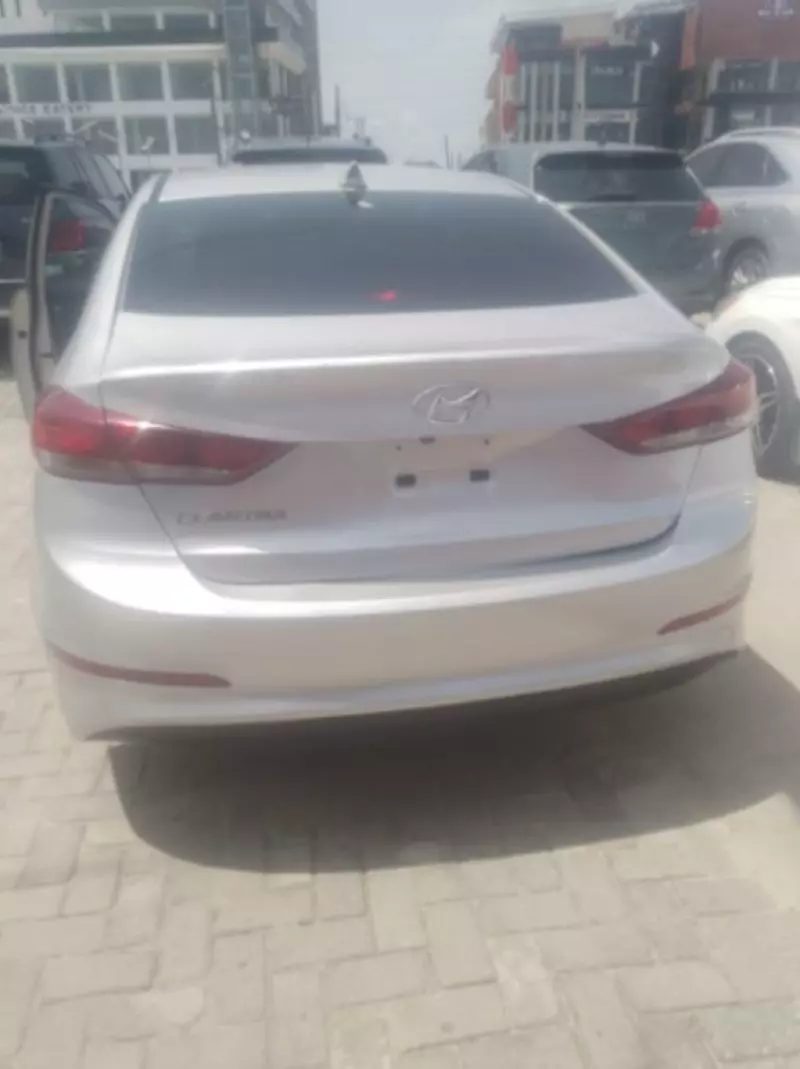 Hyundai Elantra   - 2018