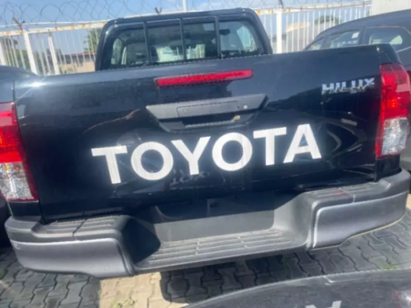 Toyota Hilux   - 2025