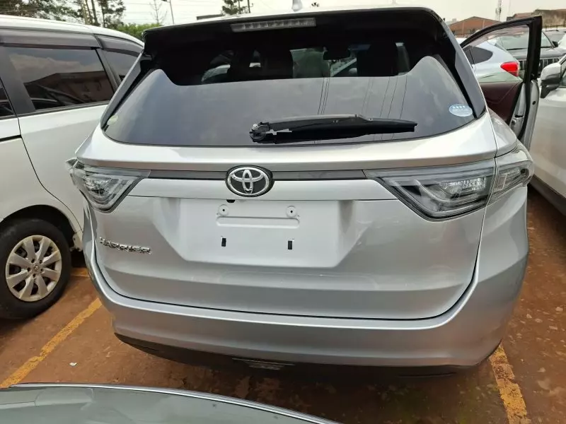 Toyota Harrier   - 2017