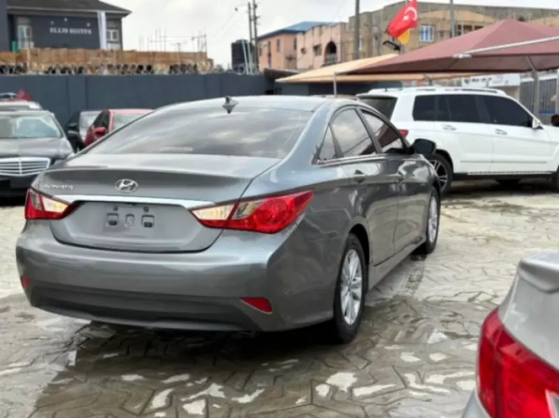 Hyundai Sonata   - 2014