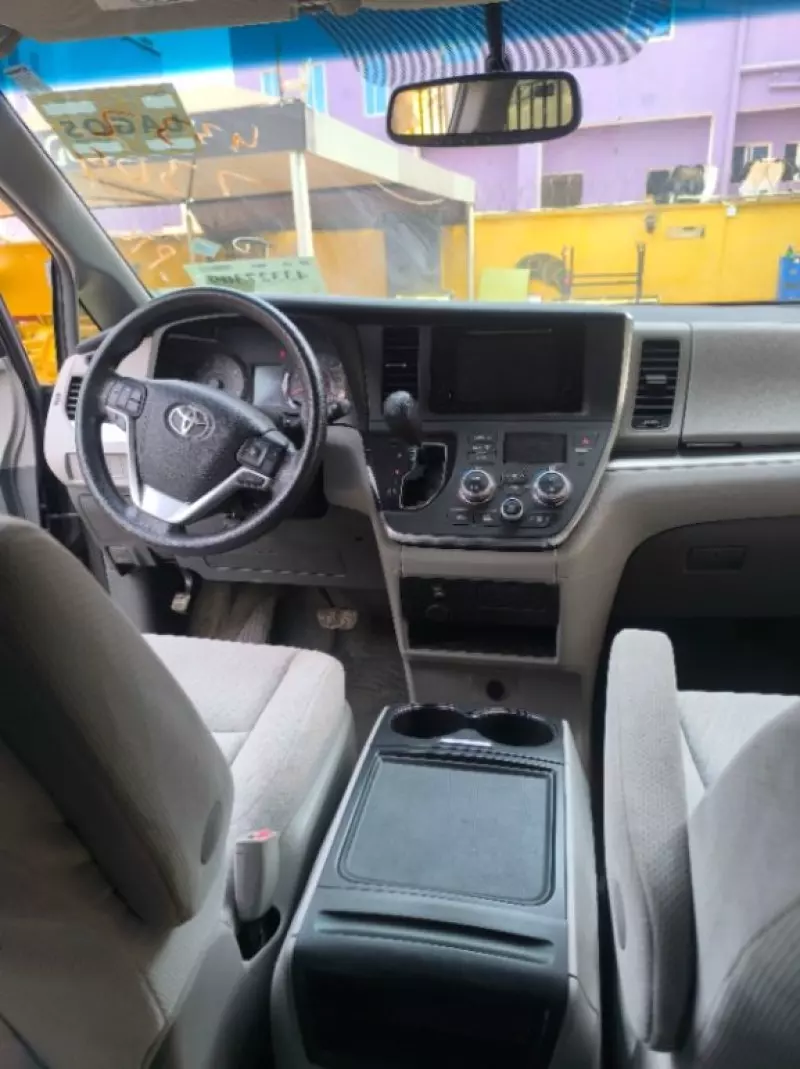 Toyota Sienna   - 2016