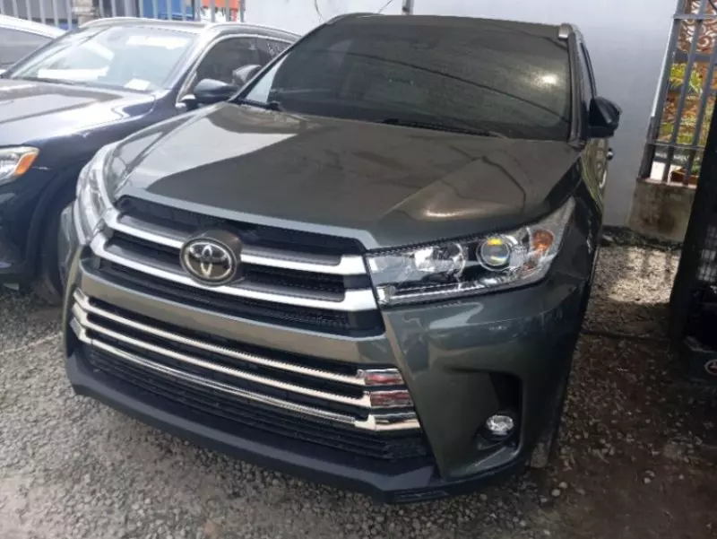 Toyota Highlander   - 2017