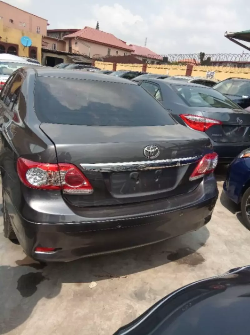 Toyota Corolla   - 2009
