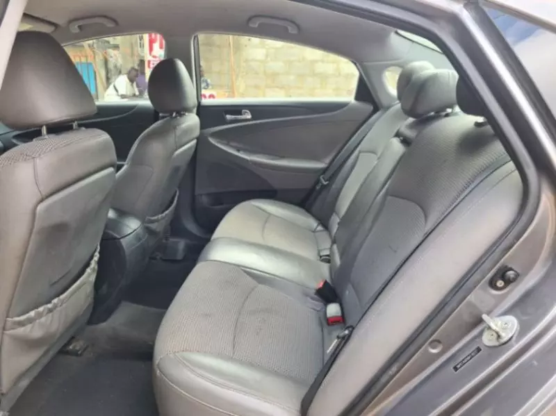 Hyundai Sonata   - 2011