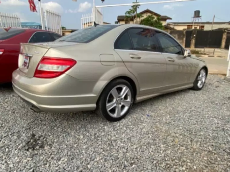 Mercedes-Benz C 300   - 2011