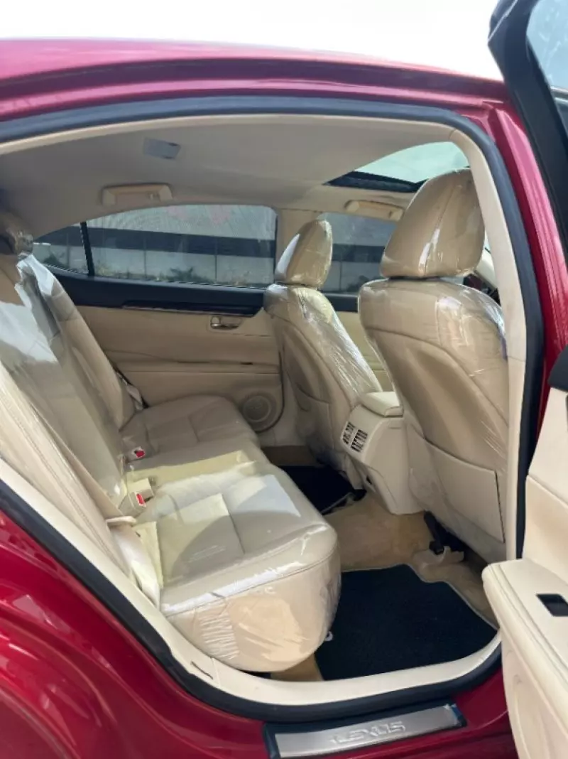 Lexus ES 350   - 2012