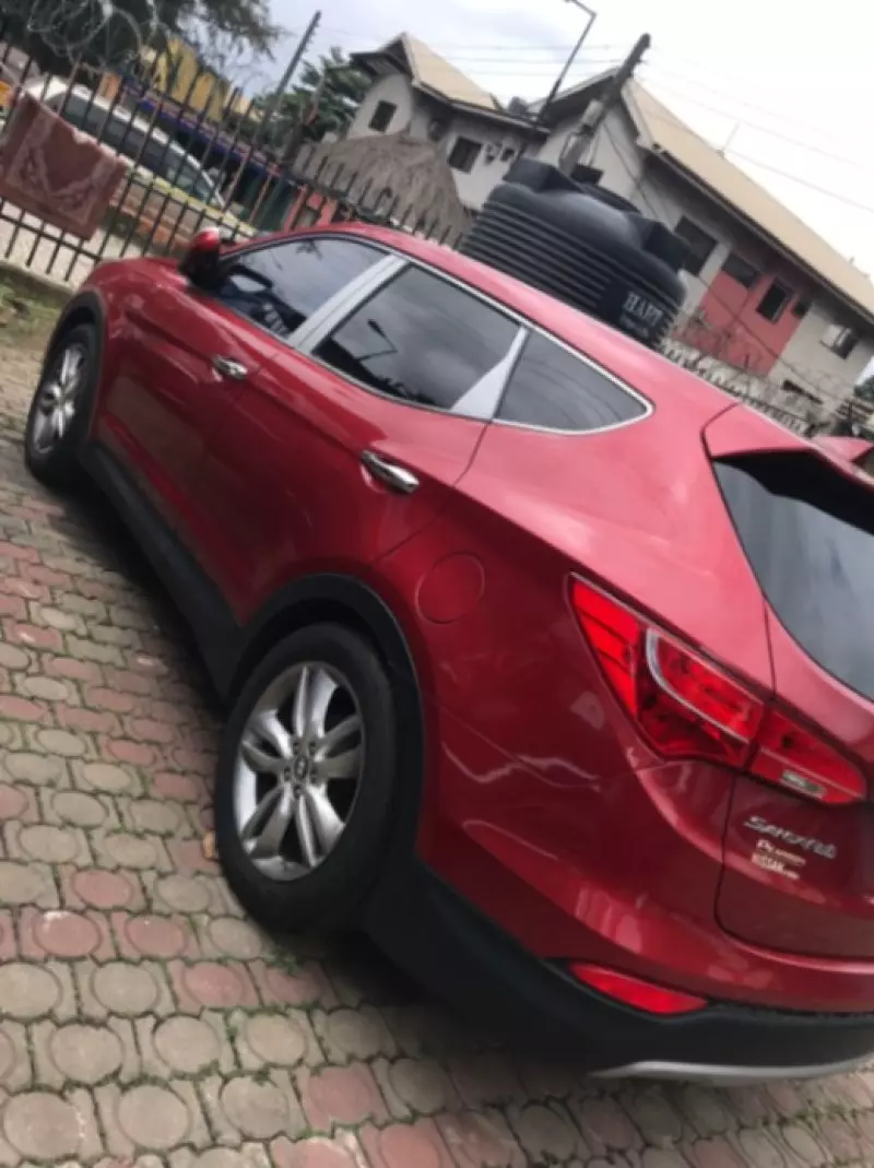 Hyundai Santa FE   - 2013