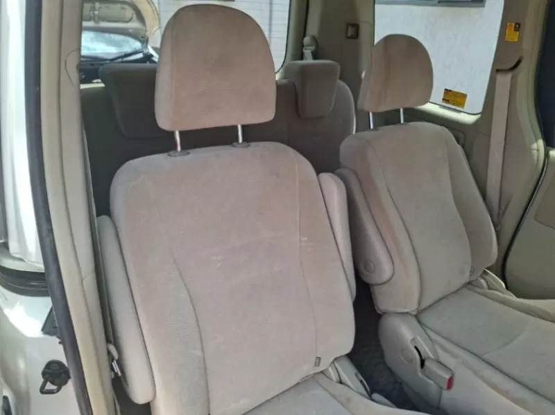 TOYOTA Noah   - 2011