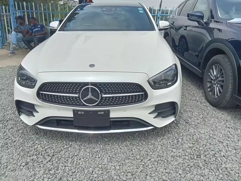 Mercedes-Benz E200 - 2020