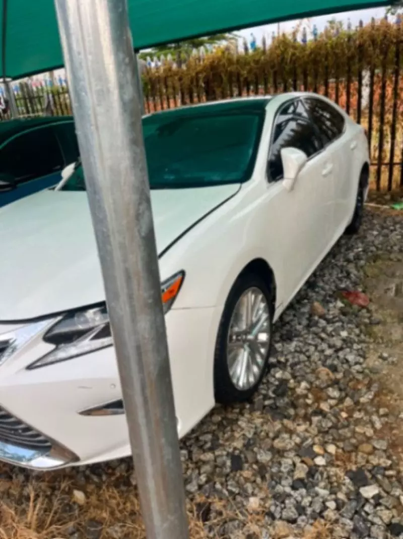 Lexus ES   - 2016