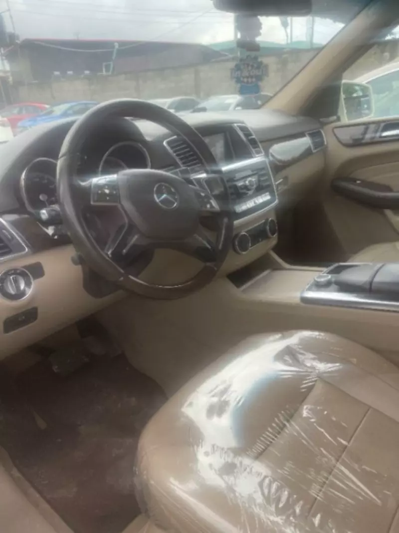 Mercedes-Benz ML 350   - 2012