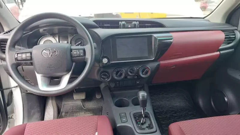 TOYOTA Hilux   - 2026