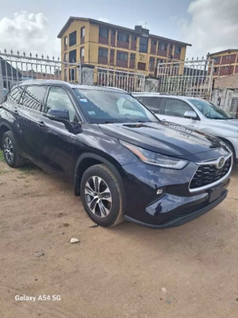 Toyota Highlander   - 2021