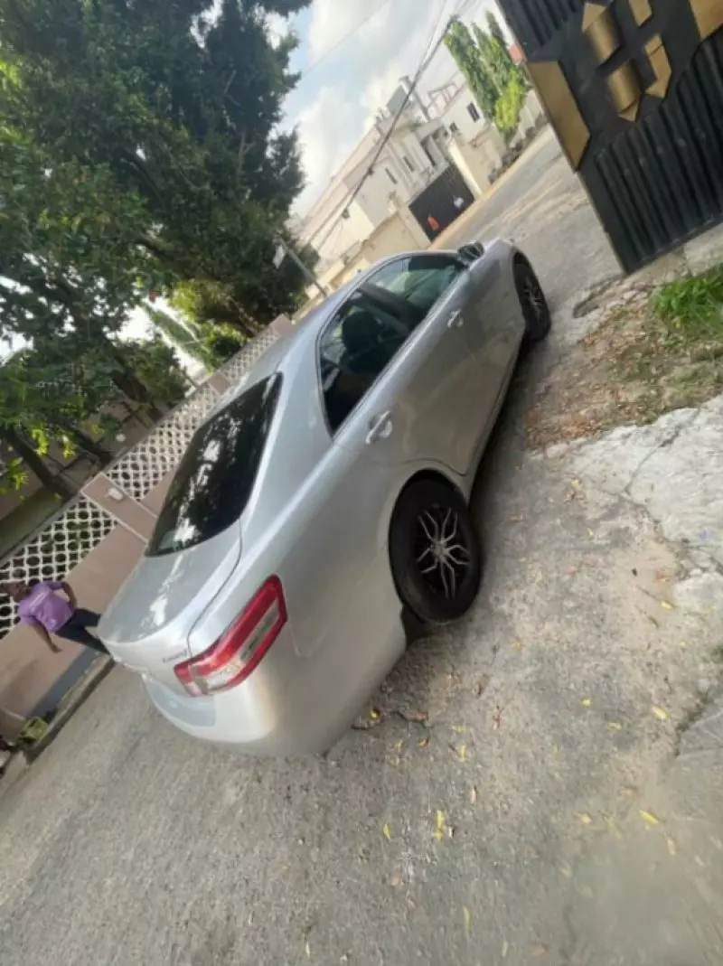 Toyota Camry   - 2010