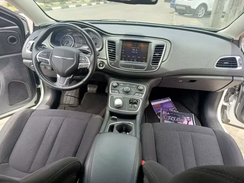 Chrysler 200   - 2015