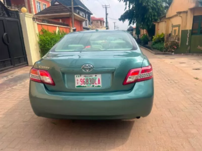 TOYOTA Camry   - 2010