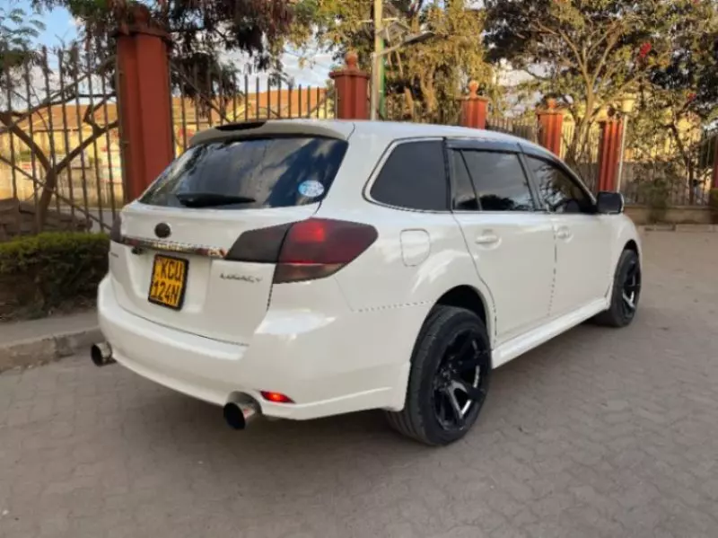 Subaru Legacy    - 2011