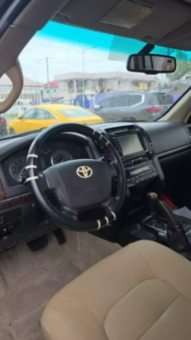 TOYOTA LANDCRUISER GR-S   - 2011