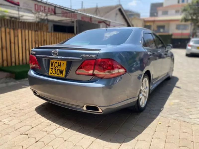 Toyota Crown   - 2009