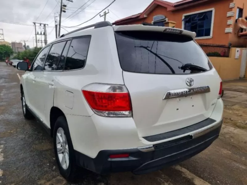 Toyota Highlander   - 2012