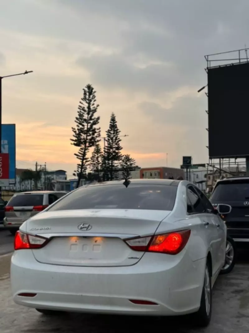 Hyundai Sonata   - 2013